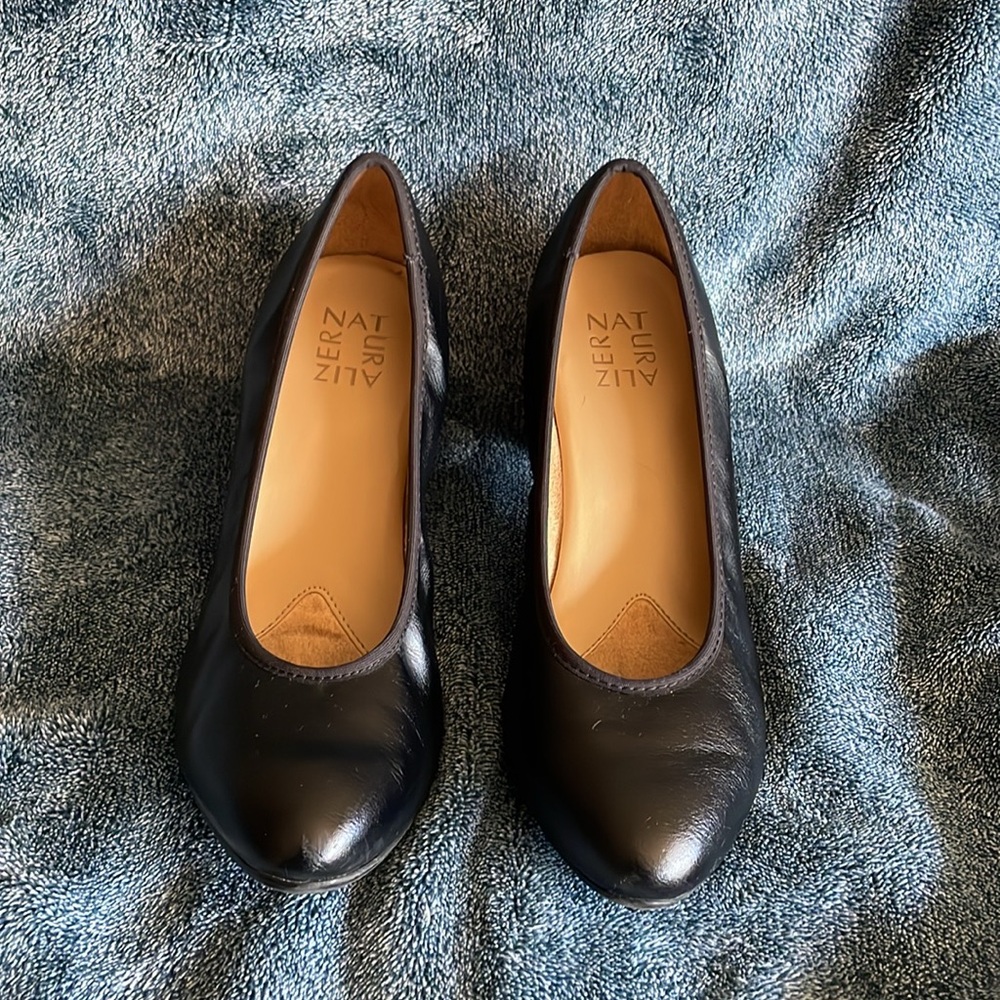 Naturalizer Black Leather high heels.